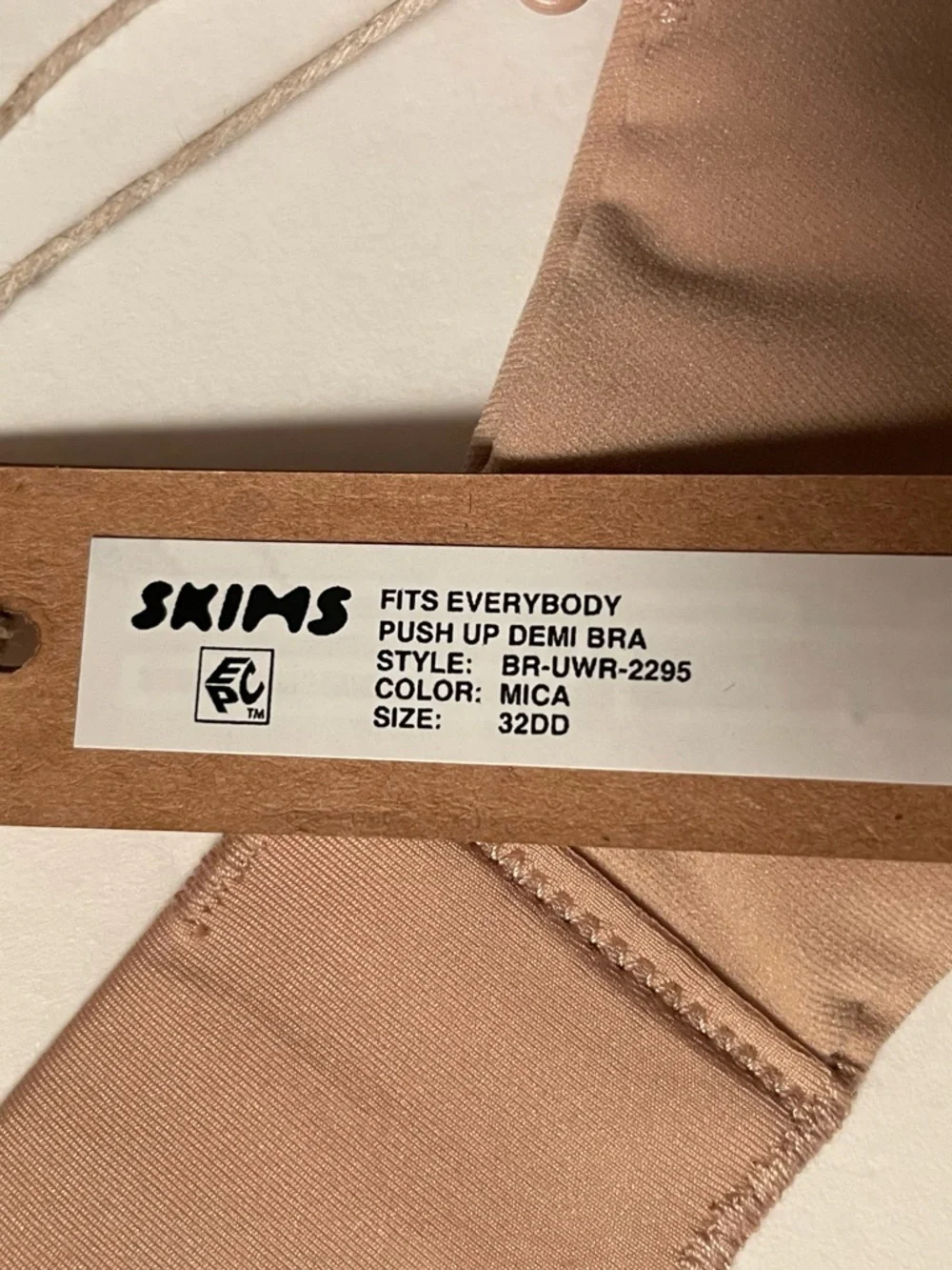 SKIMS NWT Fits Everybody Push up Demi bra Size 32DD Color Mica - Picture 2 of 8